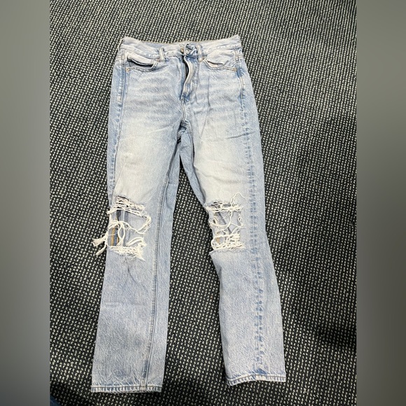 AEO distressed mom jeans - Picture 1 of 3